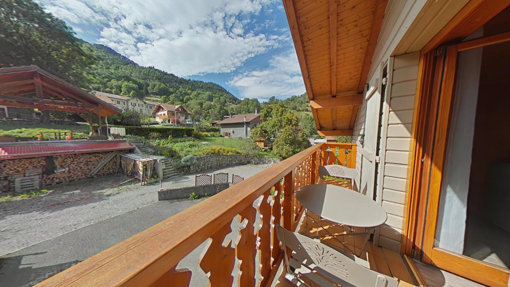 T2 Tout Confort Avec Balcon Au Calme Entre Lac Et Montagne Brizon Luaran gambar