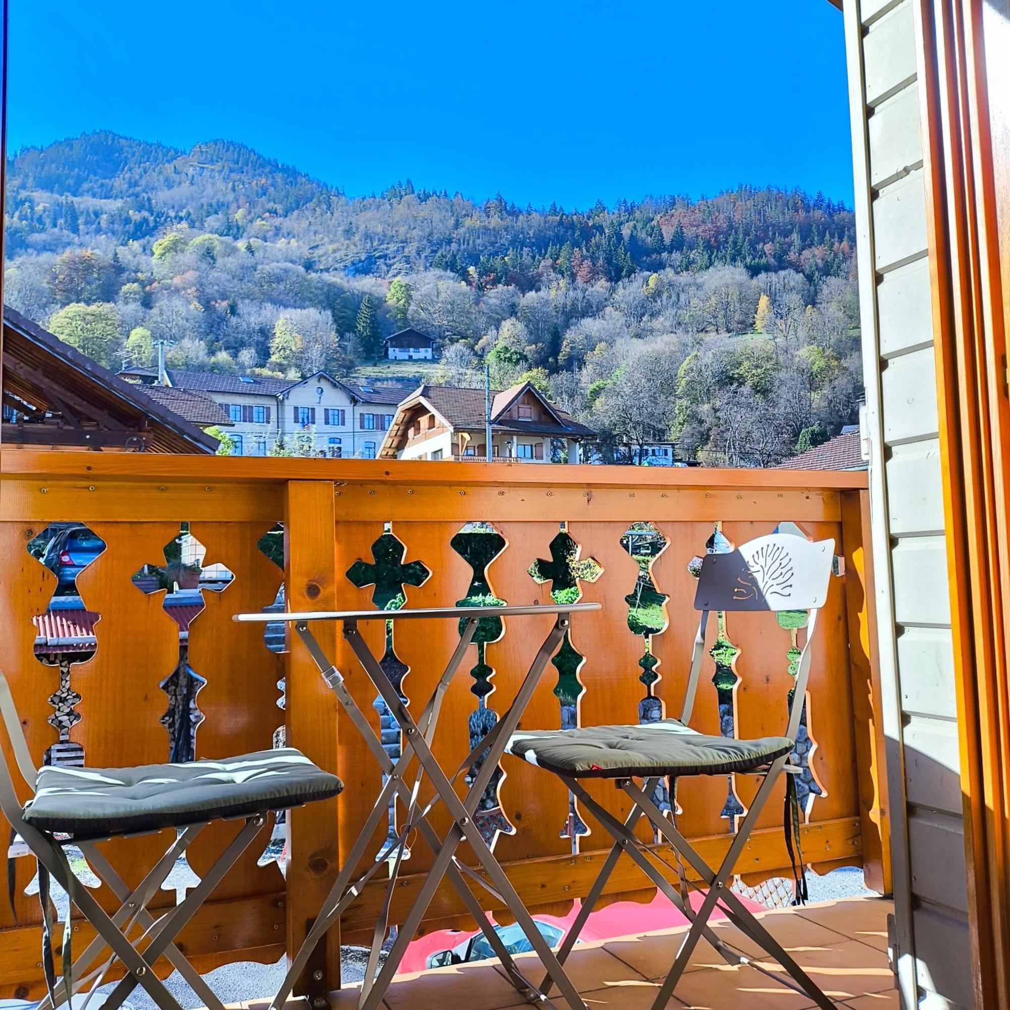 T2 Tout Confort Avec Balcon Au Calme Entre Lac Et Montagne Brizon Luaran gambar